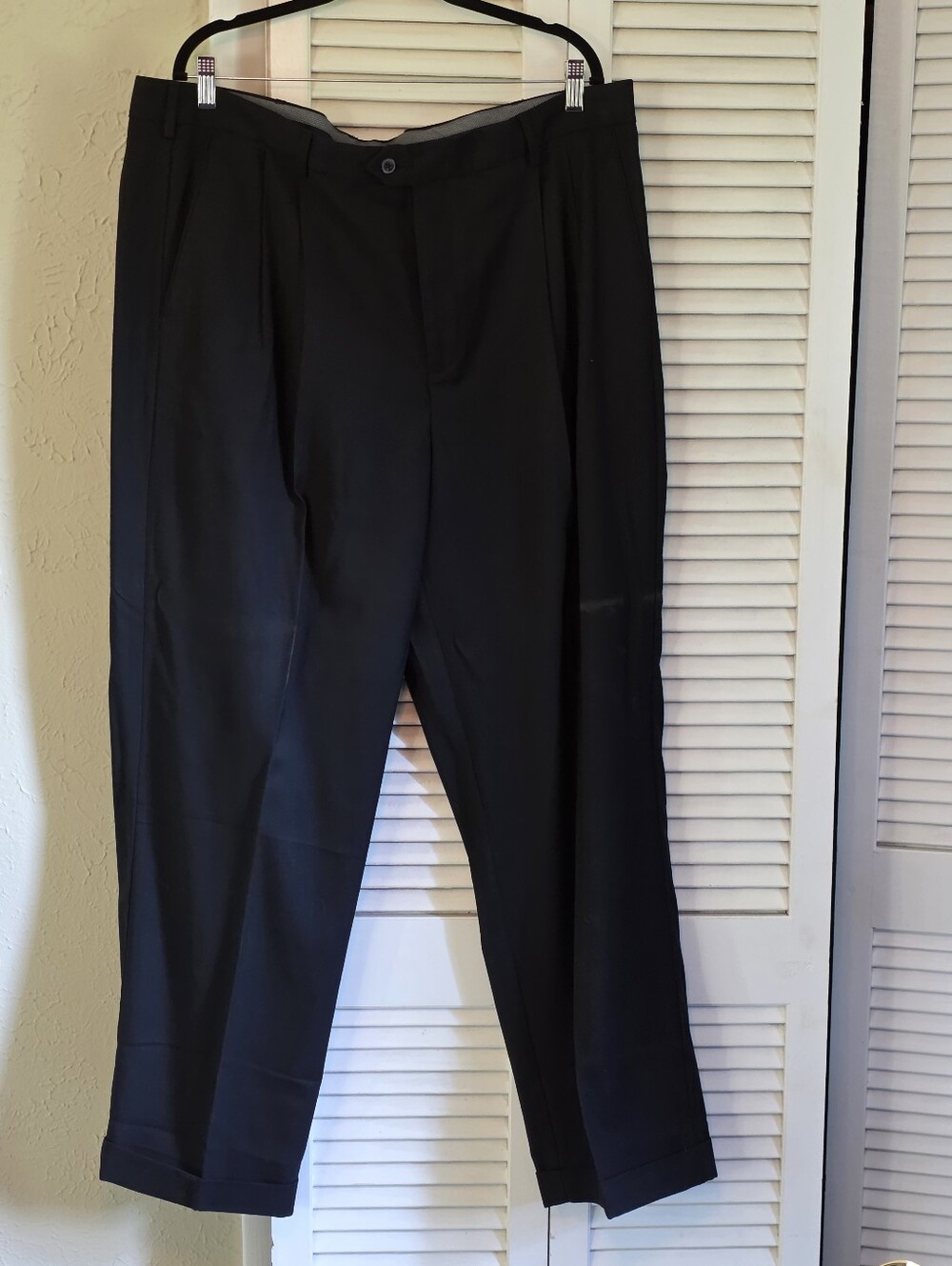 Croft & Barrow Men’s Black Dress Pants 42x32 Classic Fit Pleated No Iron